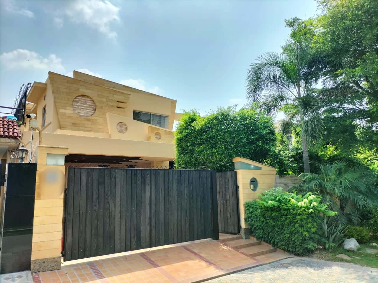 20 Marla Old House for Sale in DHA Phase 3 Lahore – Built 2012, Hardly Used