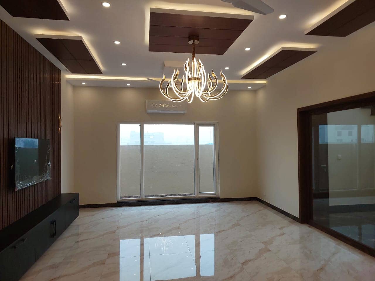 Brand New 1 Kanal Semi-Furnished House for Sale in DHA Phase 7– 5 Beds, 2 Kitchens, Lawn, CCTV 10