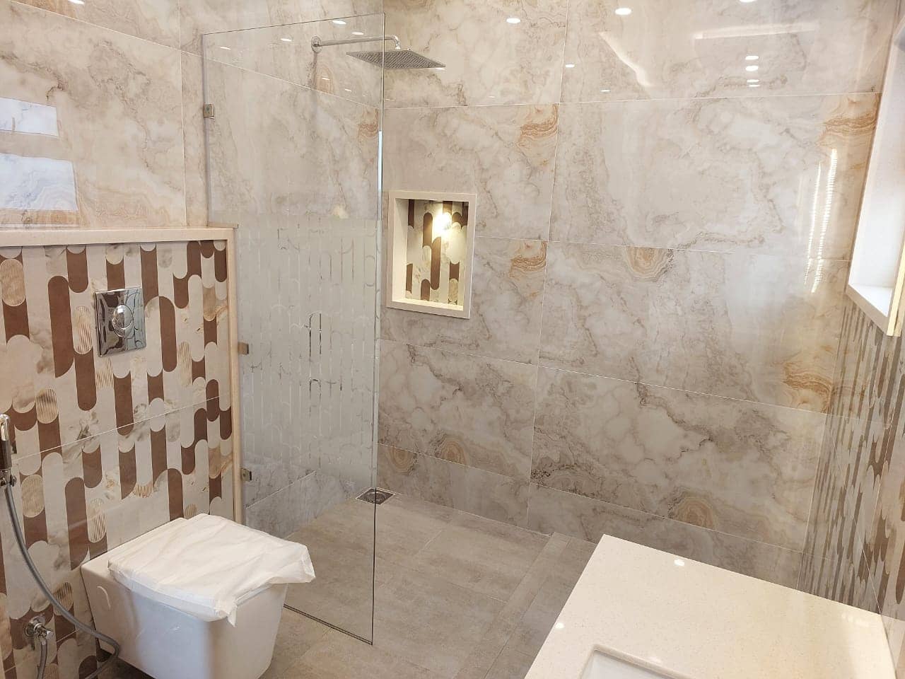 Brand New 1 Kanal Semi-Furnished House for Sale in DHA Phase 7– 5 Beds, 2 Kitchens, Lawn, CCTV 28