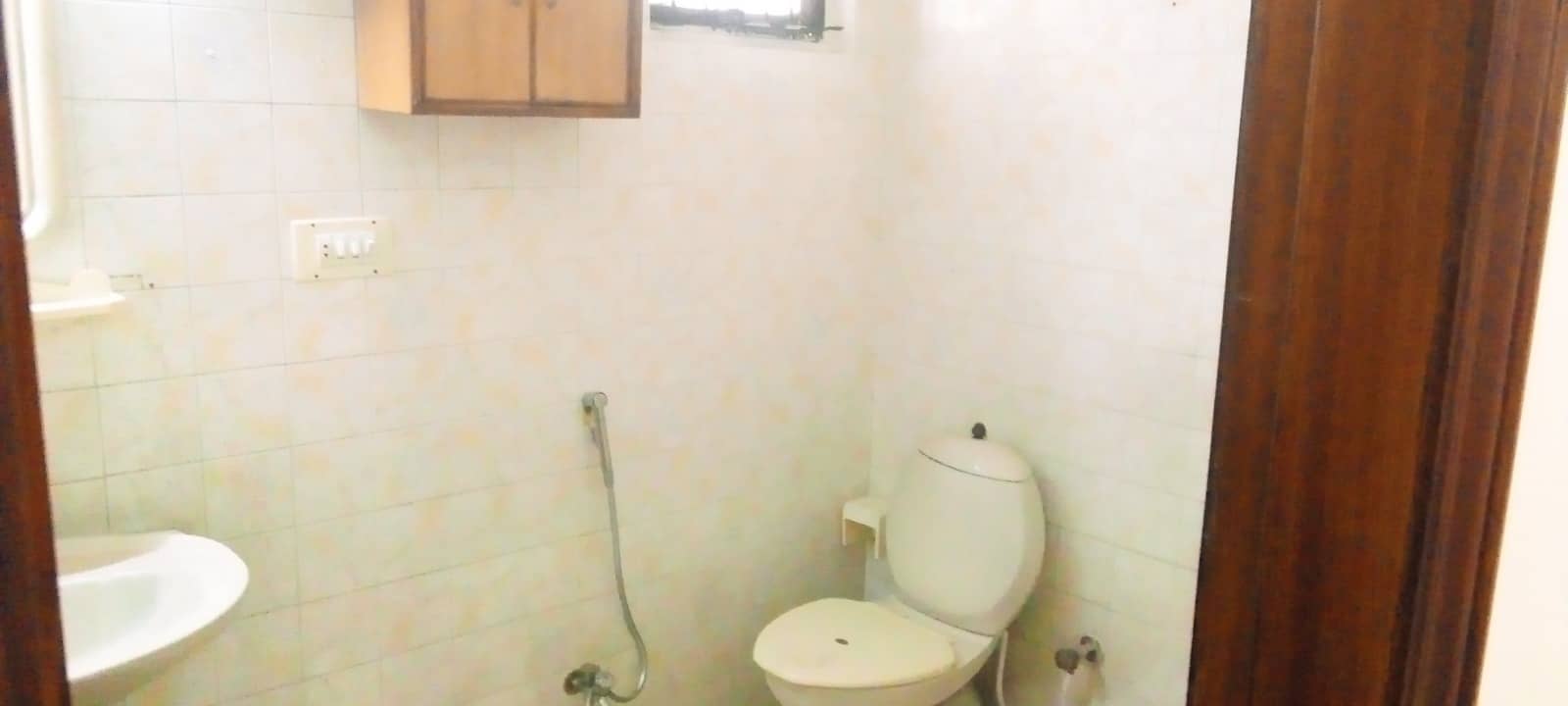 10 Marla Used House for Sale in DHA Phase 4 Lahore 12