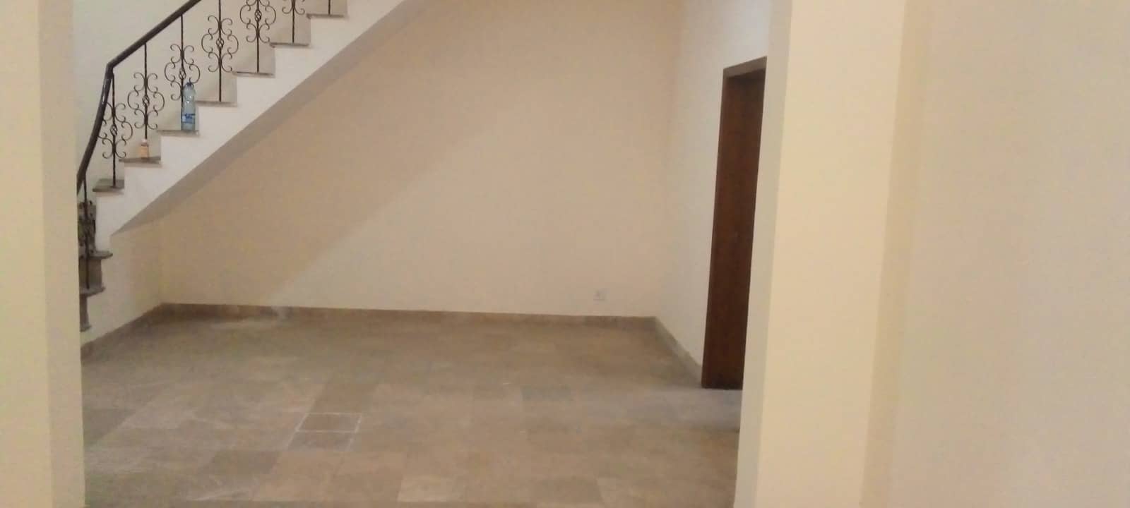 10 Marla Used House for Sale in DHA Phase 4 Lahore 10