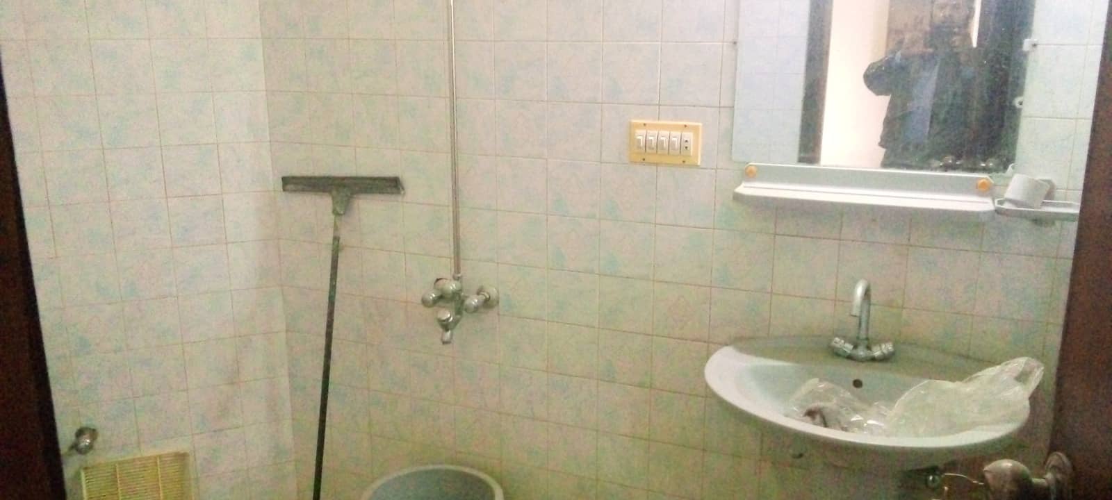 10 Marla Used House for Sale in DHA Phase 4 Lahore 15