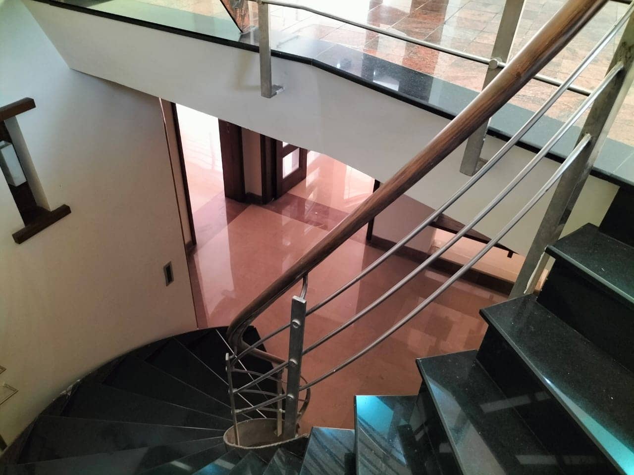 20 Marla Old House for Sale in DHA Phase 3 Lahore – Built 2012, Hardly Used 10