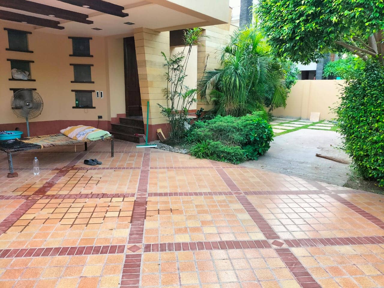 20 Marla Old House for Sale in DHA Phase 3 Lahore – Built 2012, Hardly Used 24