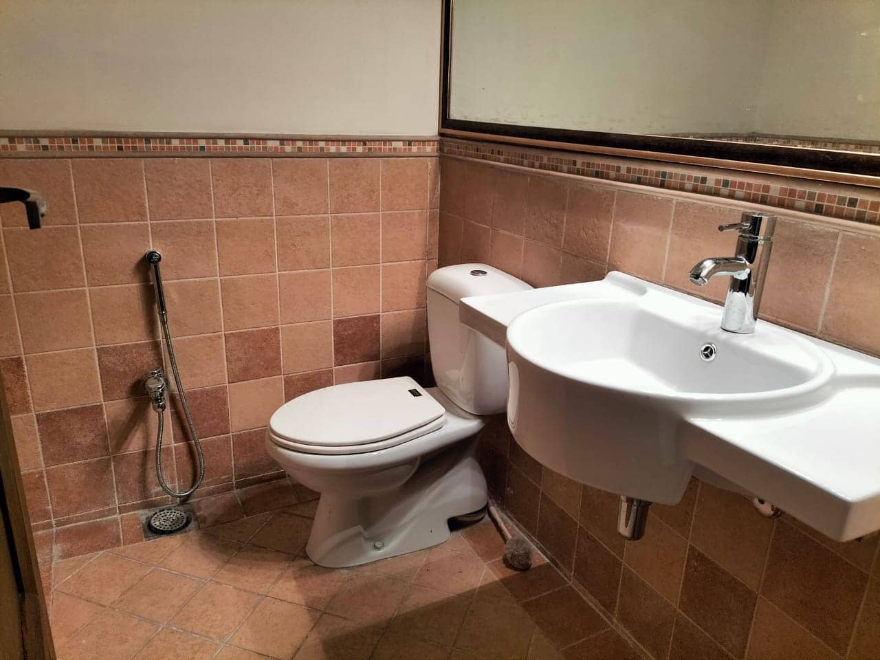 20 Marla Old House for Sale in DHA Phase 3 Lahore – Built 2012, Hardly Used 30