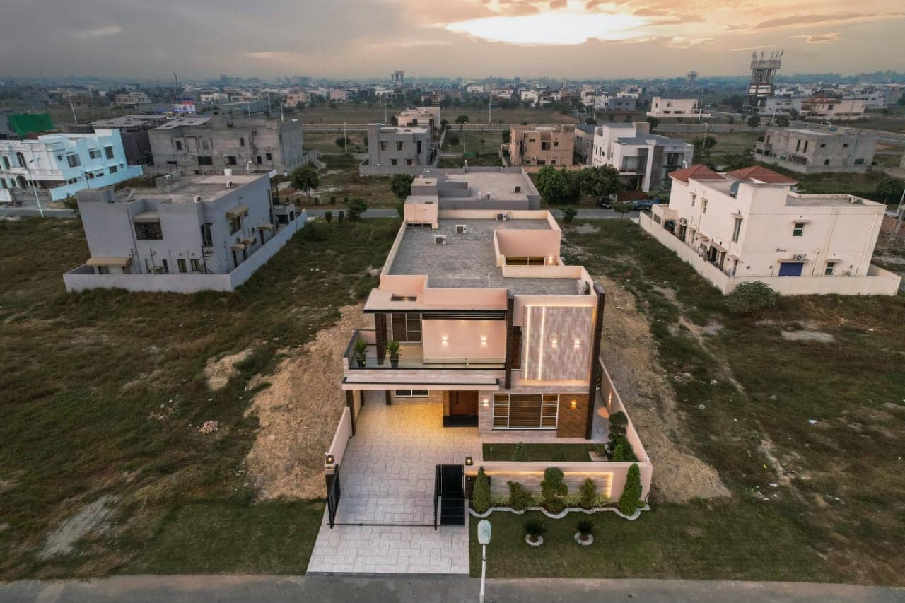 1 Kanal Semi-Furnished Modern Design Home – DHA Phase 7, Lahore 3