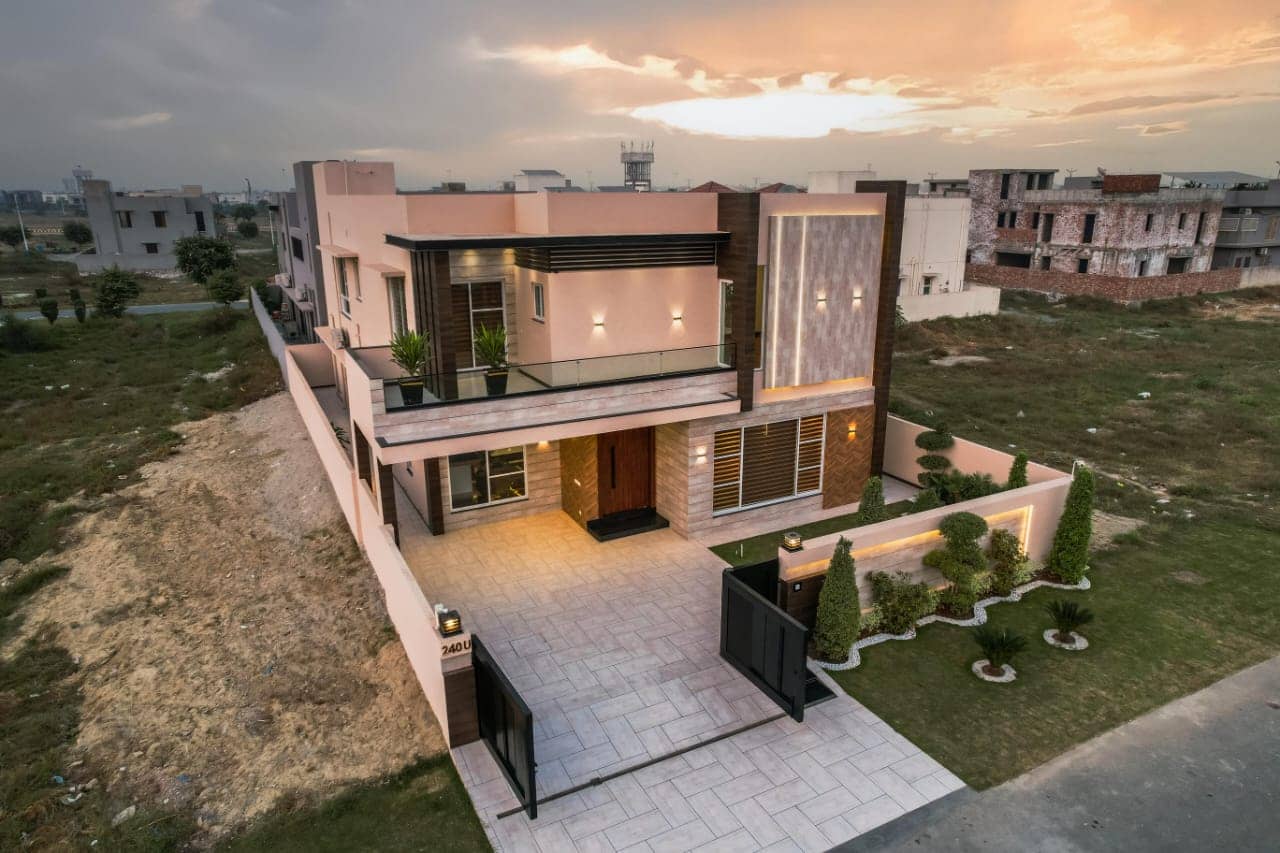 1 Kanal Semi-Furnished Modern Design Home – DHA Phase 7, Lahore 4