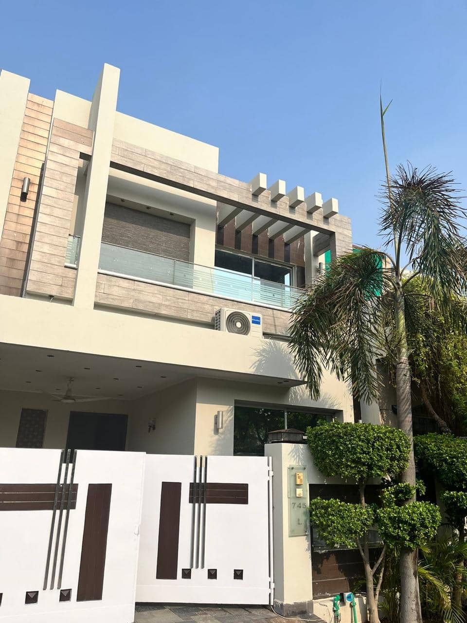 8 Marla Used House for Sale in DHA Phase 5 Lahore 3
