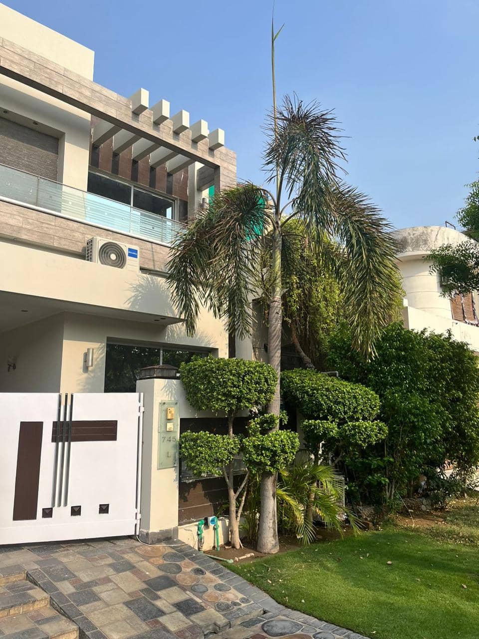 8 Marla Used House for Sale in DHA Phase 5 Lahore 8