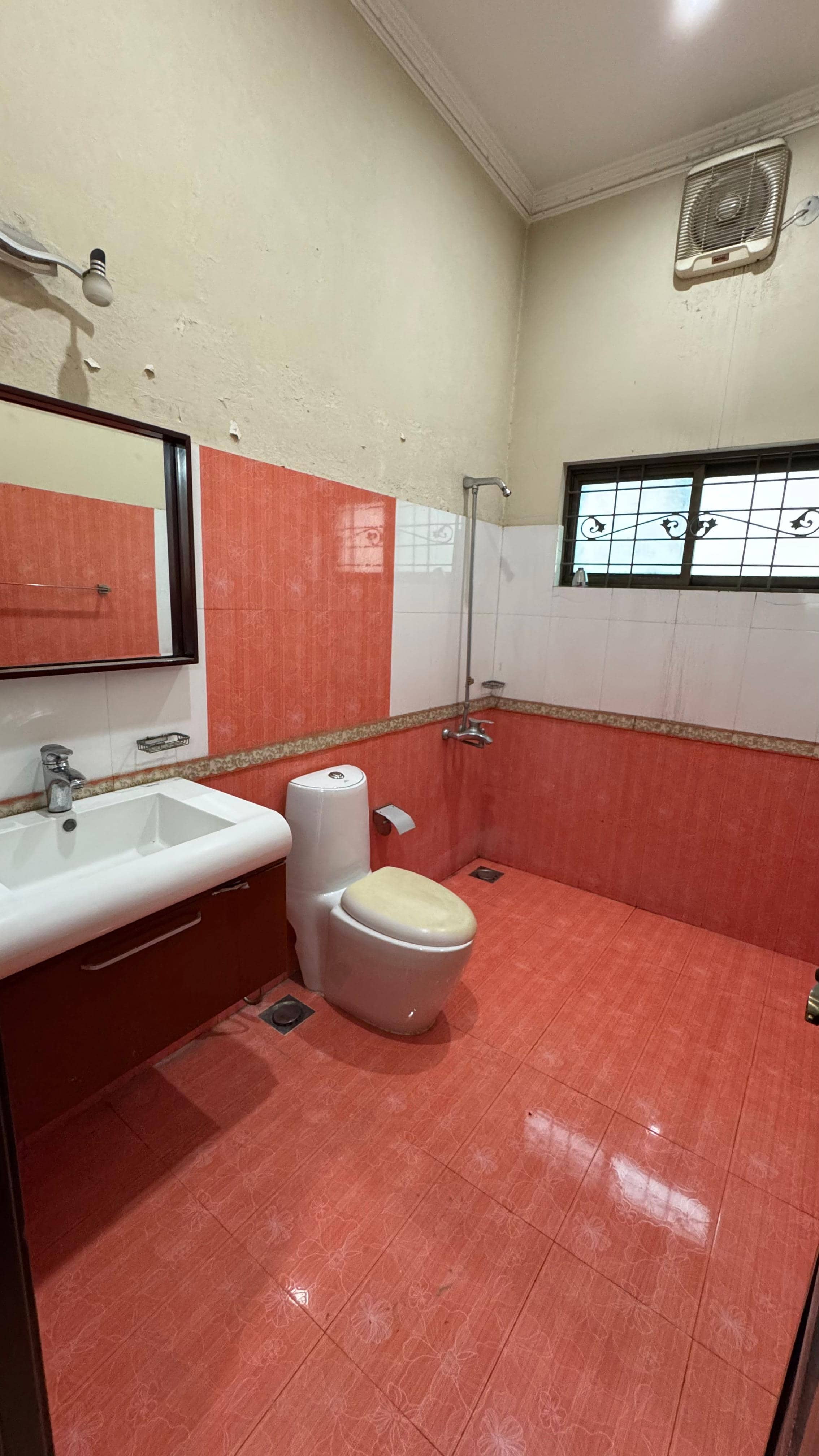 10 Marla Old House with Basement for Sale in DHA Phase 5 Lahore 5