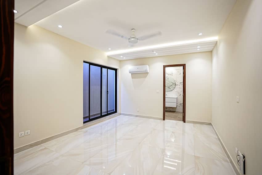 10 Marla Un-Furnished House For sale in DHA Lahore | OH-0010 9