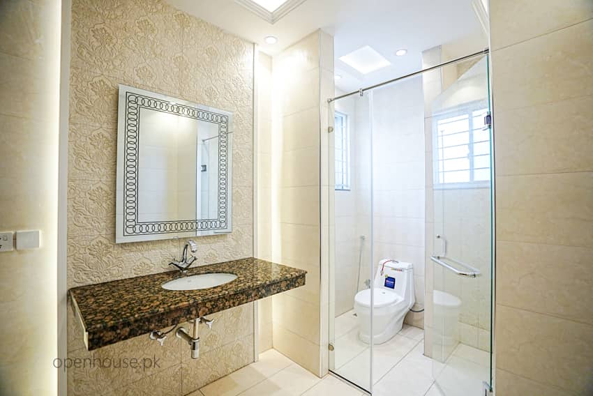 1 Kanal Semi-Furnished House For sale in DHA Lahore | OH-0043 31