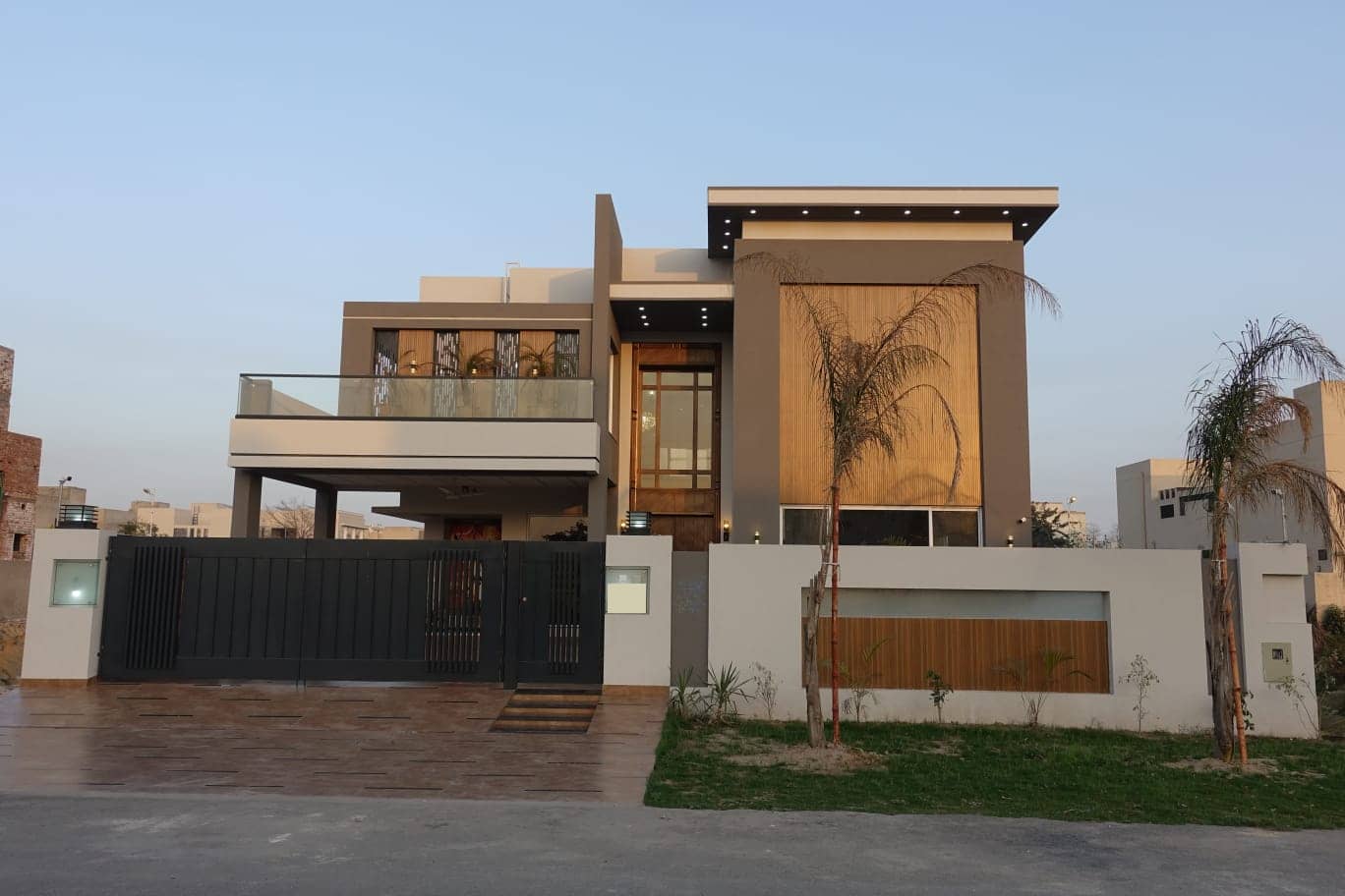 1 Kanal (20 Marla) Semi-Furnished Luxury House for Sale in DHA Phase 7 – Full Basement | Home Theater | 1