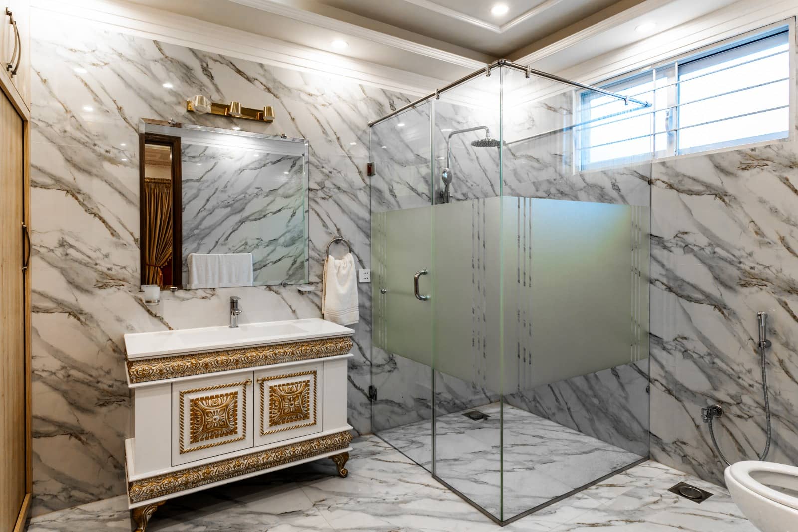 Brand New 1 Kanal (20 Marla) Semi-Furnished House for Sale in DHA Phase 6 – Full Basement 40