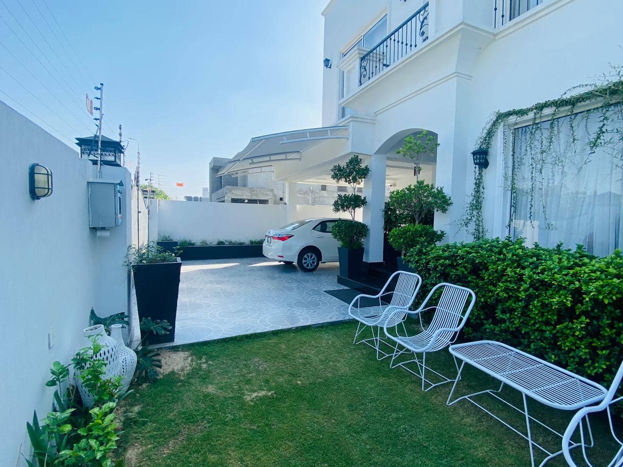 20 Marla Used House for Sale in DHA Phase 8 Lahore – 2 Side Open with Basement 3