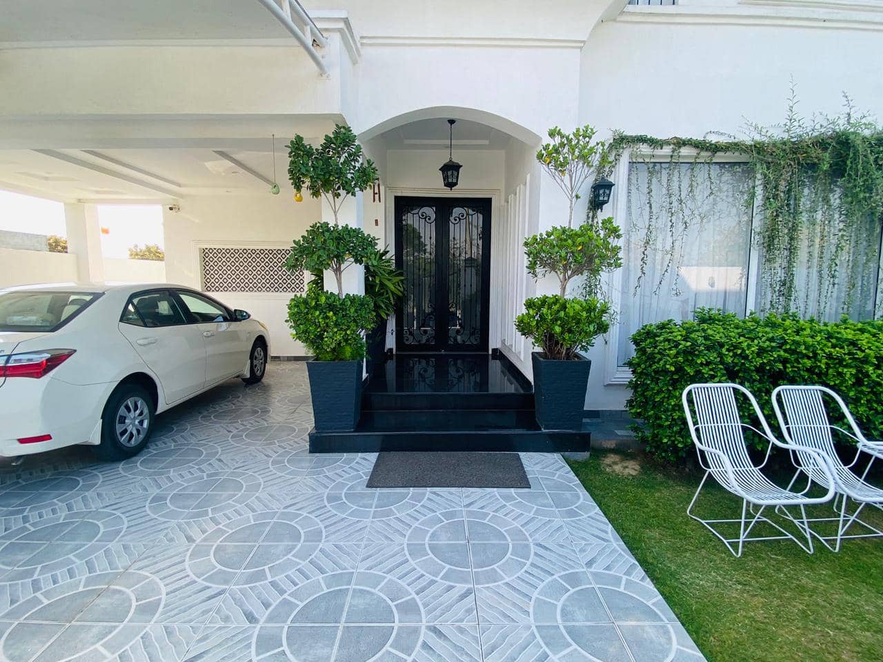 20 Marla Used House for Sale in DHA Phase 8 Lahore – 2 Side Open with Basement 44