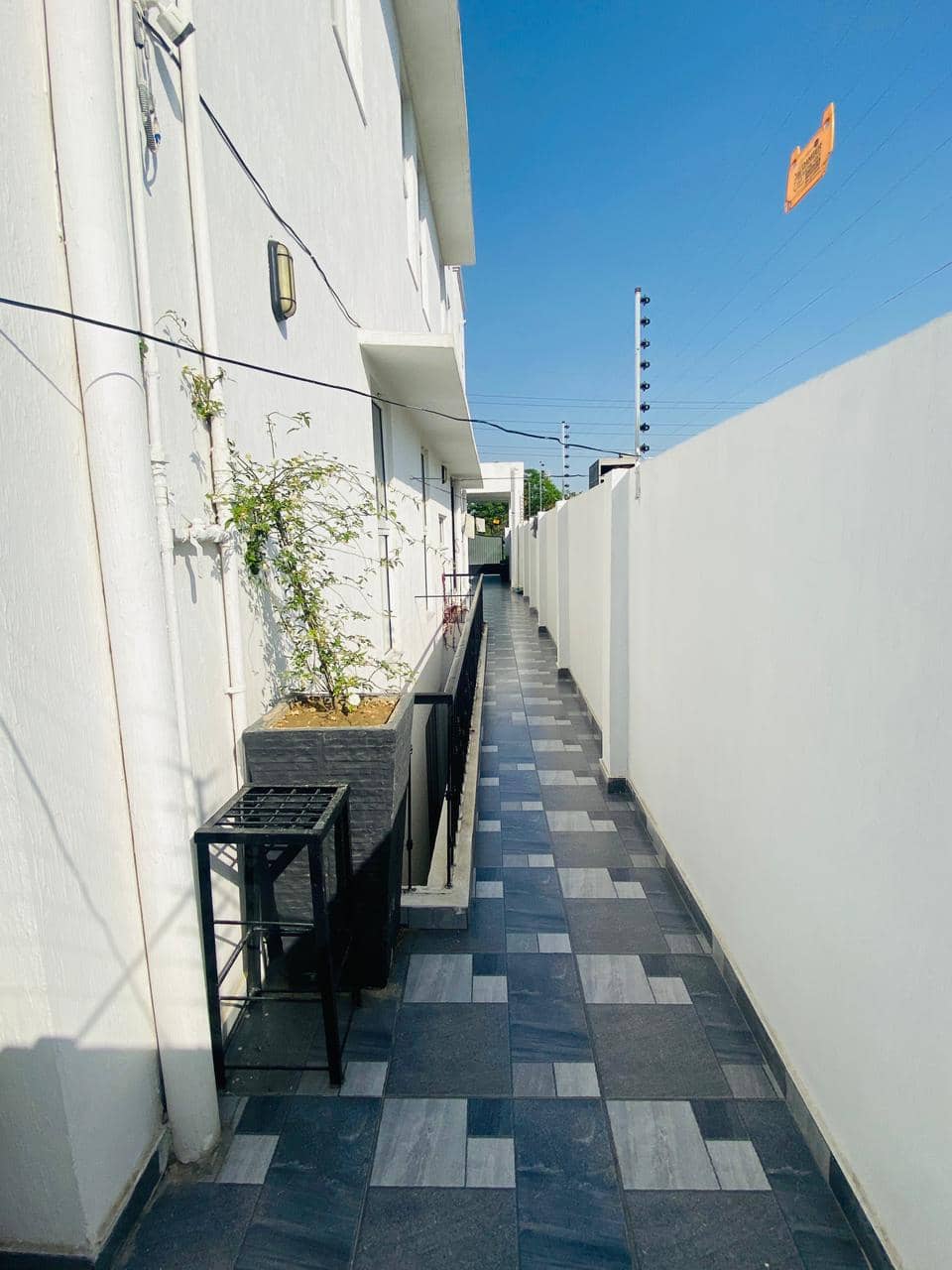 20 Marla Used House for Sale in DHA Phase 8 Lahore – 2 Side Open with Basement 56