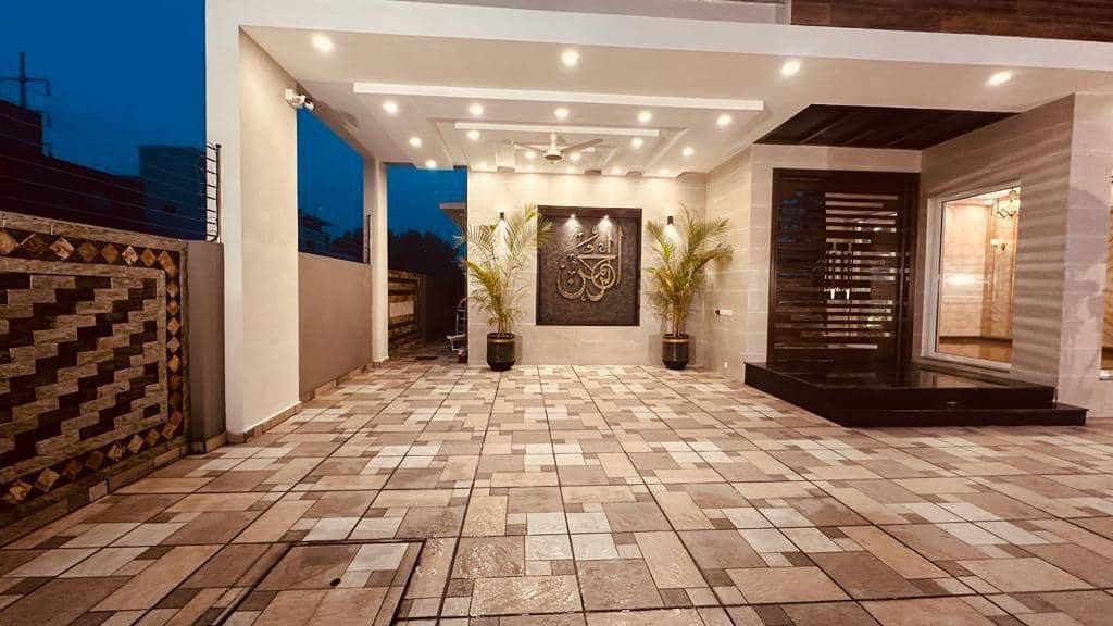 1 Kanal Semi-Furnished 6-Bed Luxury Home – DHA Phase 6, Lahore 3