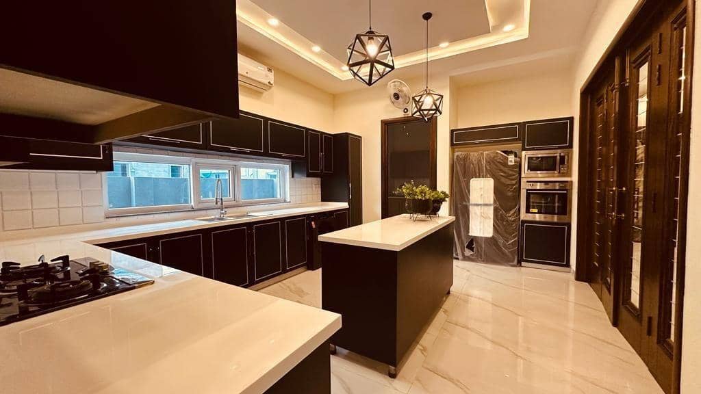 1 Kanal Semi-Furnished 6-Bed Luxury Home – DHA Phase 6, Lahore 12