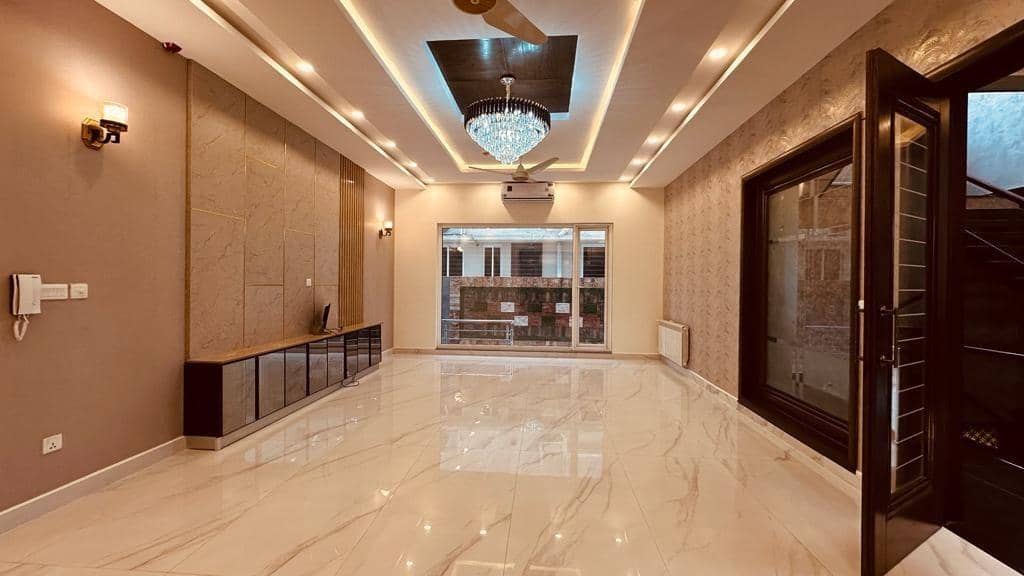 1 Kanal Semi-Furnished 6-Bed Luxury Home – DHA Phase 6, Lahore 15