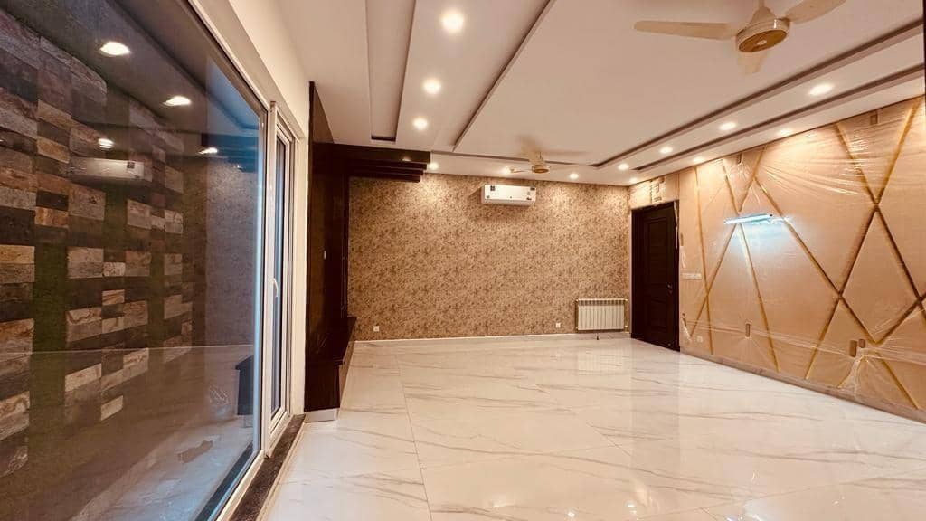 1 Kanal Semi-Furnished 6-Bed Luxury Home – DHA Phase 6, Lahore 27