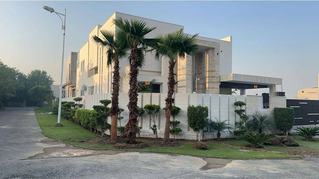 1 Kanal Corner Fully Furnished House with Basement – DHA Phase 7, Lahore 5