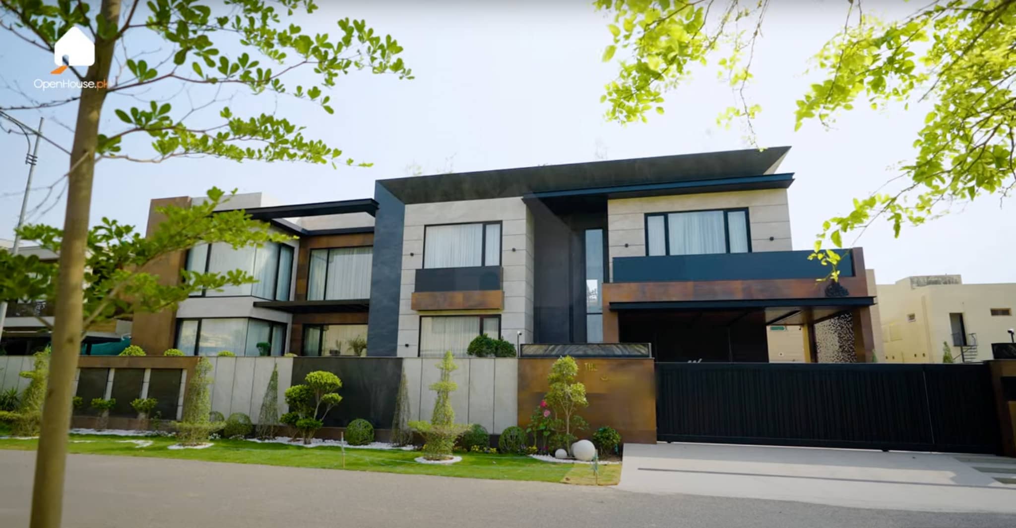 Fully Furnished 6-Bed 2 Kanal Luxury House in DHA Phase 6 with Cinema, Pool & Lift 3