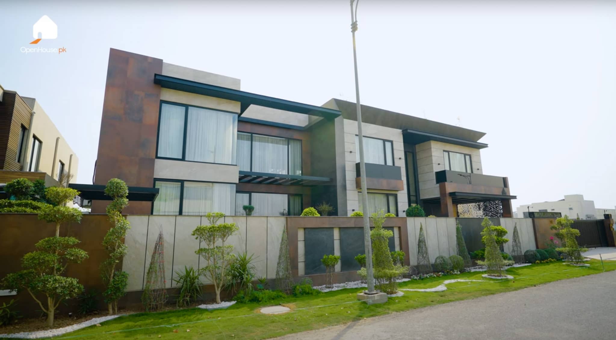 Fully Furnished 6-Bed 2 Kanal Luxury House in DHA Phase 6 with Cinema, Pool & Lift 4