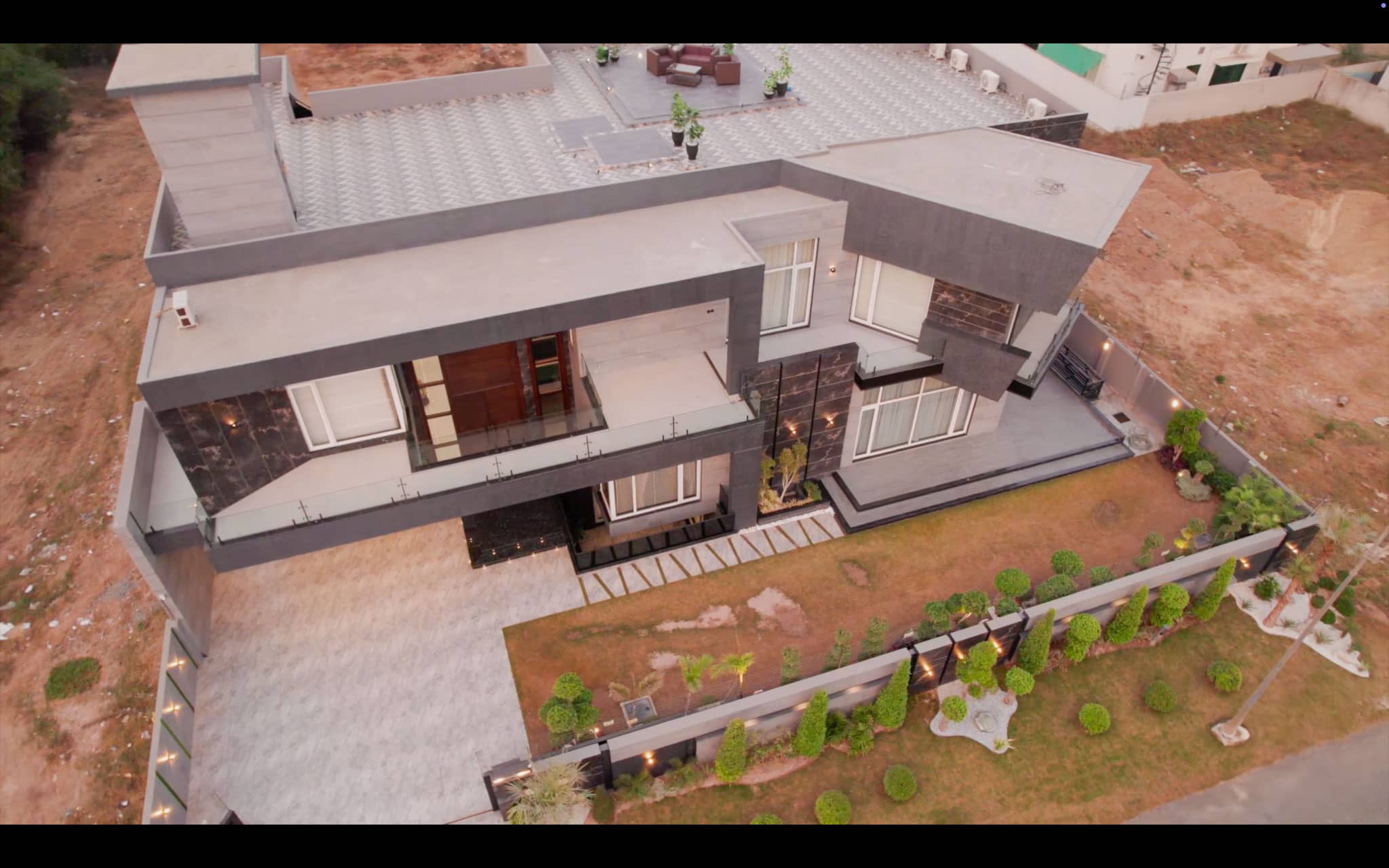 2 Kanal Fully Furnished Luxury House with Pool, Basement & Home Theatre - DHA Phase 6 3