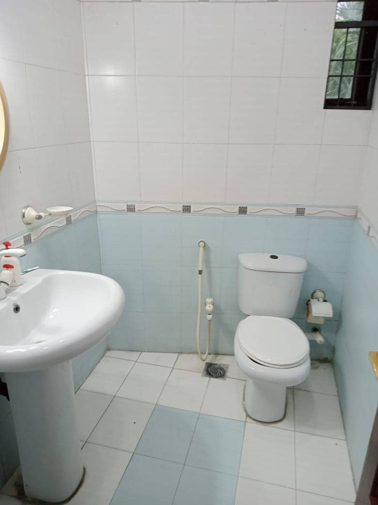 20 Marla Used House for Sale in DHA Phase 4 Lahore 13