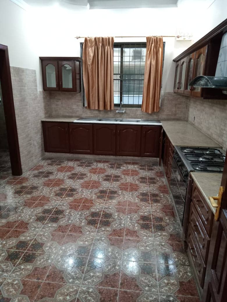 20 Marla Used House for Sale in DHA Phase 4 Lahore 14