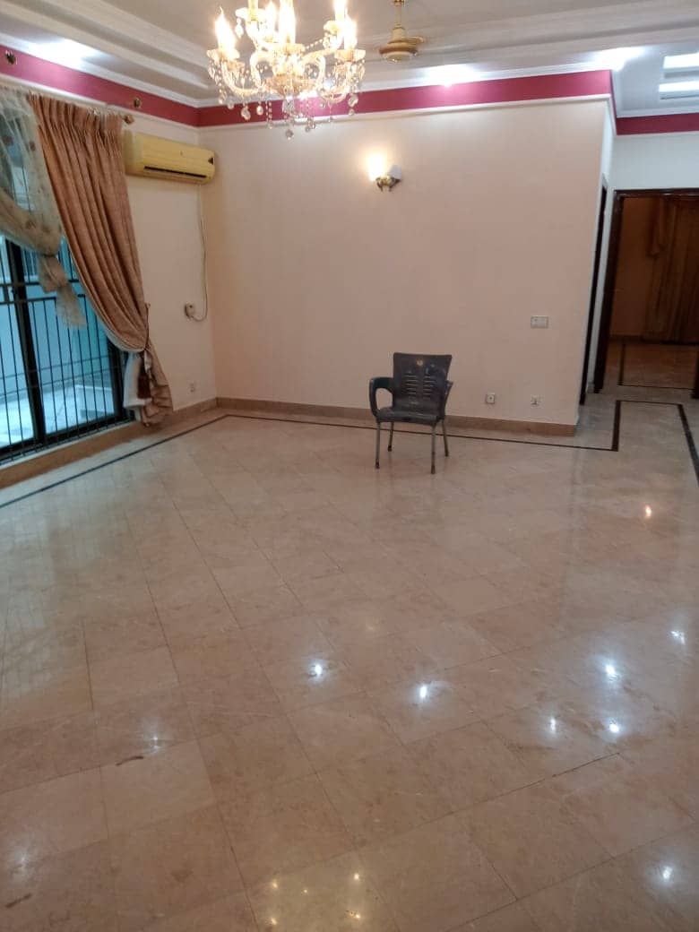 20 Marla Used House for Sale in DHA Phase 4 Lahore 9