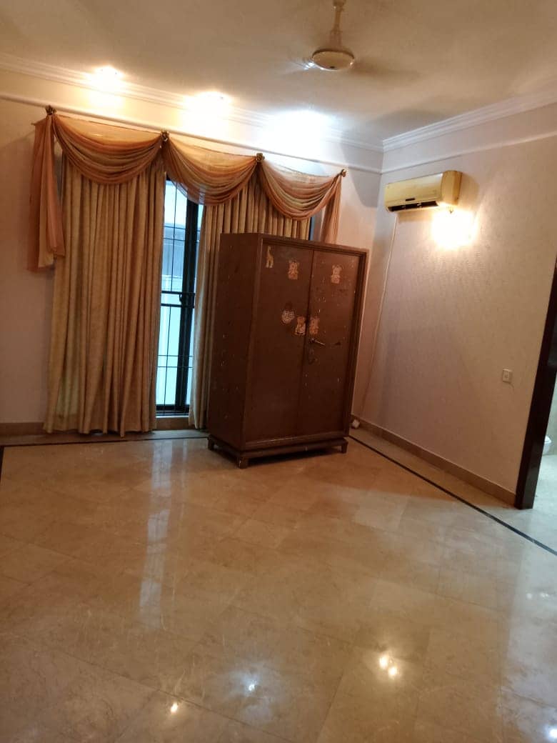 20 Marla Used House for Sale in DHA Phase 4 Lahore 18
