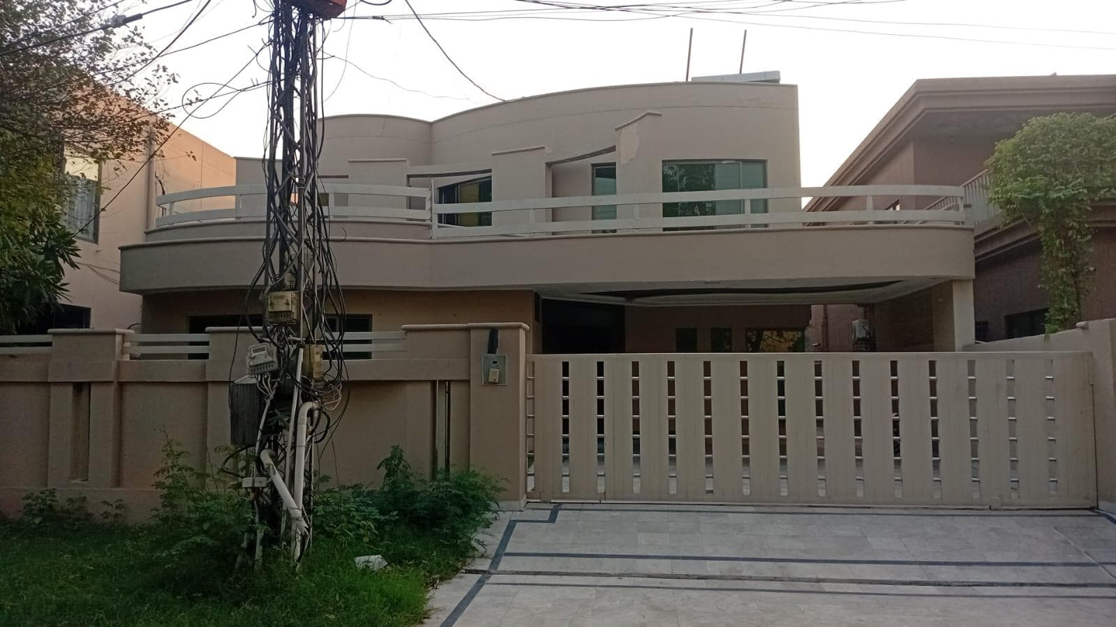 20 Marla Used House for sale in DHA, Lahore | TL-1065 Slide 1