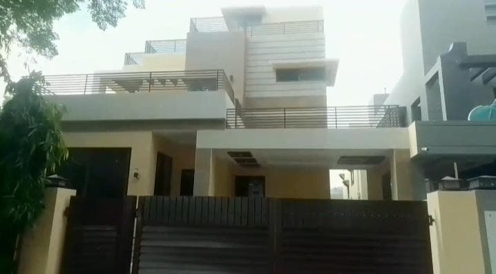 10 Marla Used House for sale in DHA, Lahore | TL-1231 Slide 1