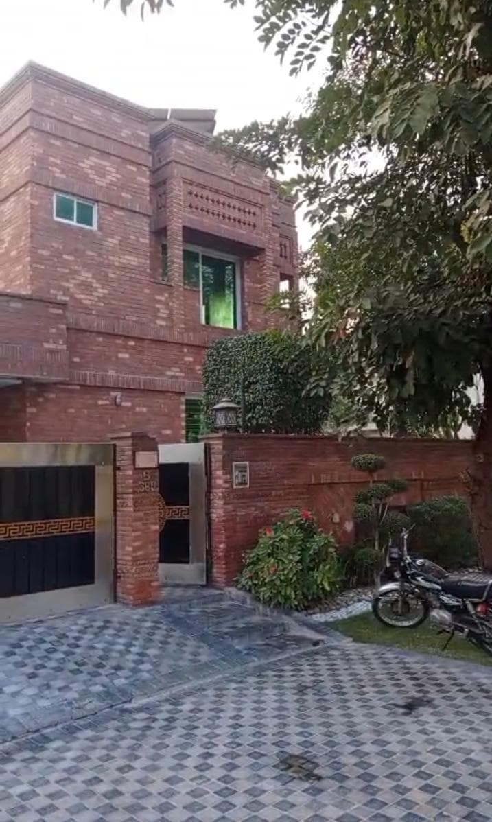 20 Marla Used House for sale in DHA, Lahore | TL-1189 Slide 1