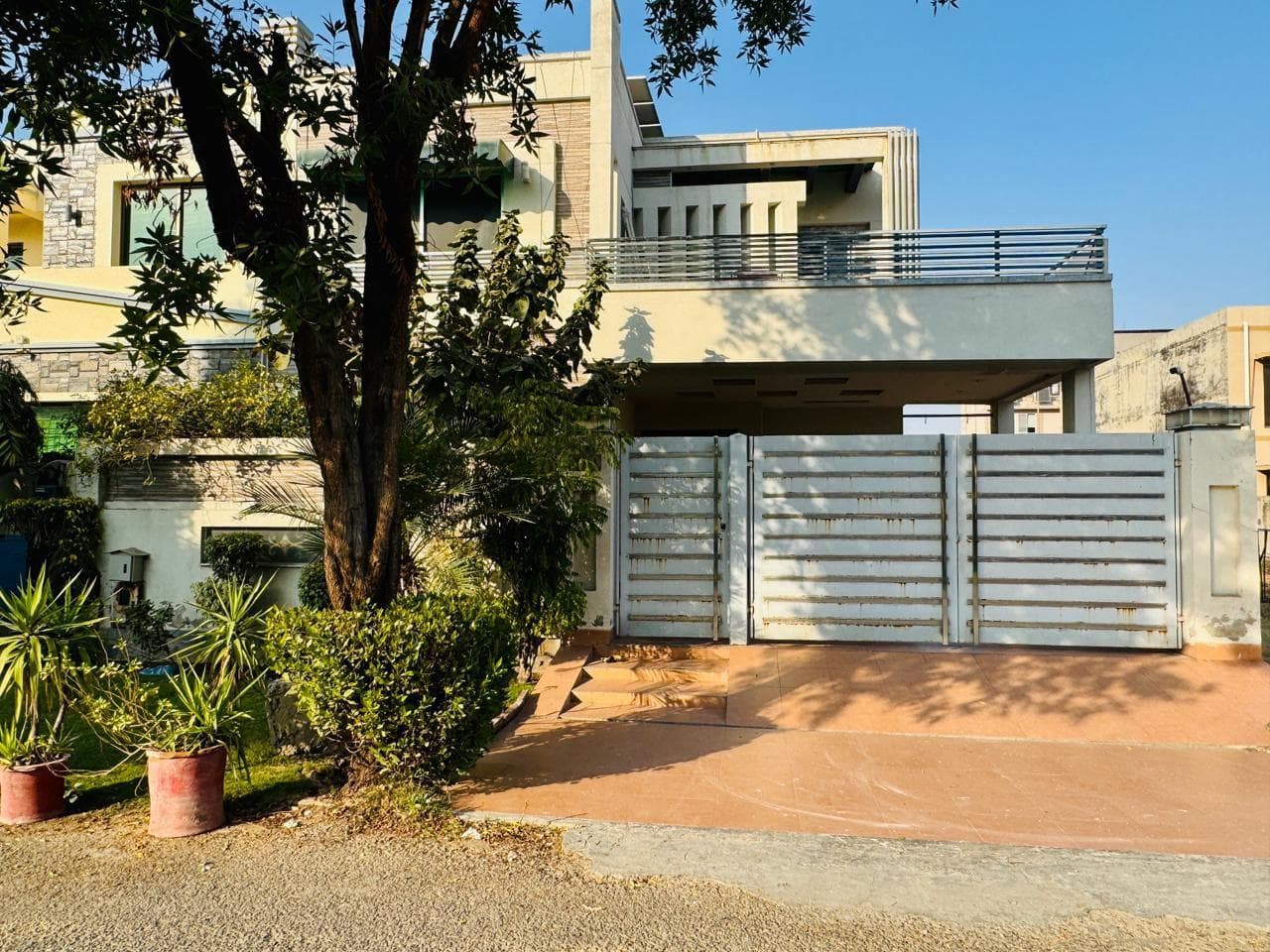 12 Marla Used House for sale in Eden City, Lahore | TL-1430 Slide 1