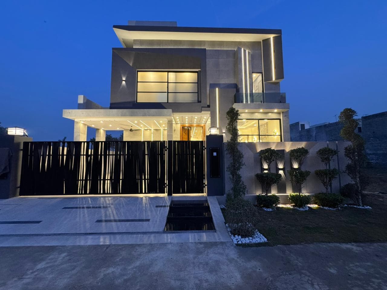 10 Marla Brand New House for sale in Lake City Meadows (EX State Life), Lahore | TL-1474 Slide 1