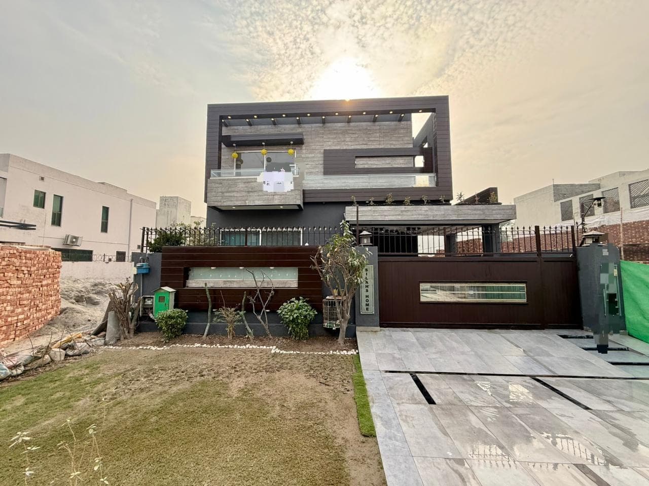10 Marla Recently Renovated House for sale in DHA, Lahore | TL-1485 Slide 1