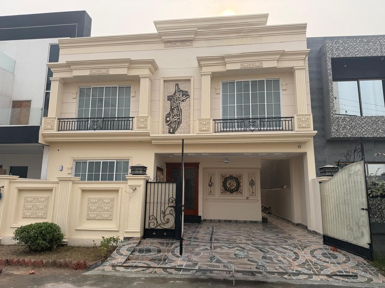 10 Marla Brand New House for sale in Bankers Town, Lahore | TL-1686 Slide 1