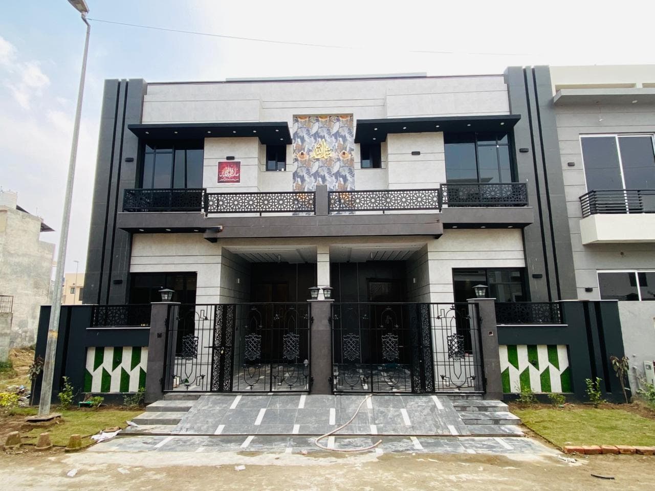 5 Marla Brand New House for sale in Paragon City, Lahore | TL-1539 Slide 1