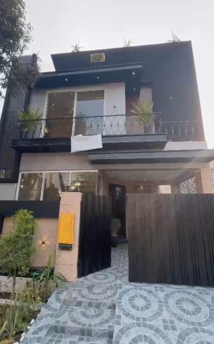 5 Marla Used House for sale in DHA, Lahore | TL-2027 Slide 1