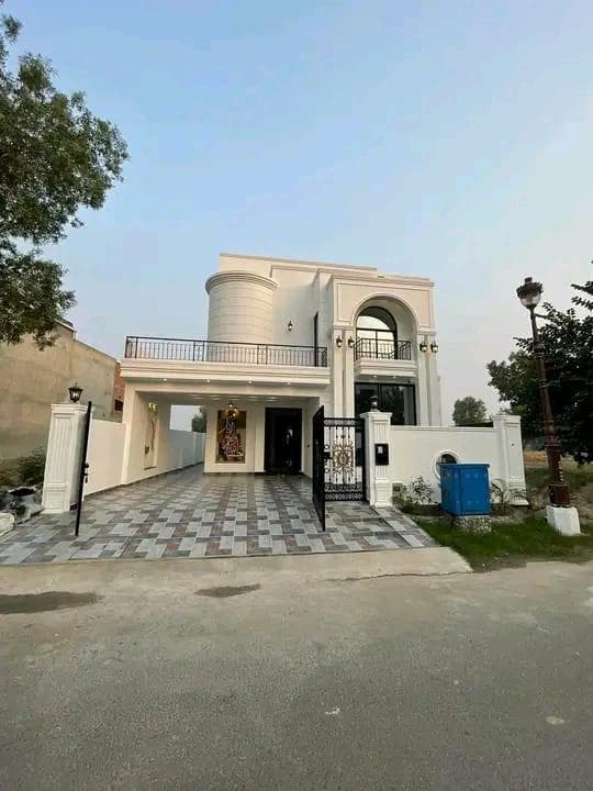 10 Marla Used House for sale in Lake City, Lahore | TL-2225 Slide 1
