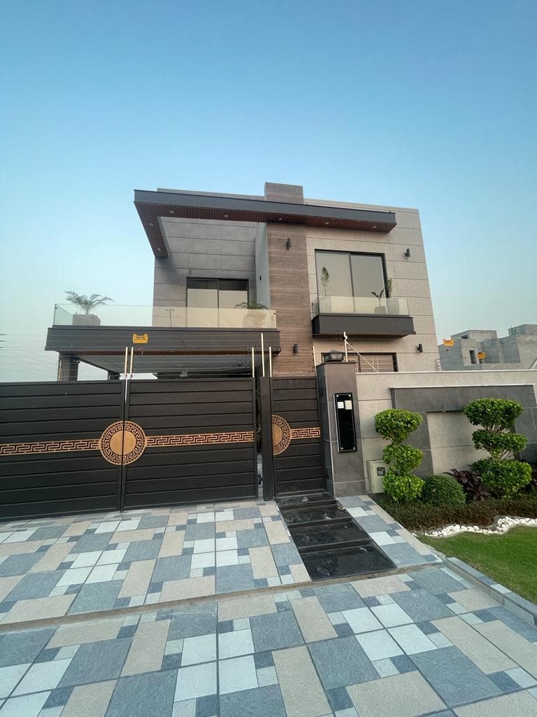 10 Marla Used House for sale in DHA, Lahore | TL-1390 Slide 1