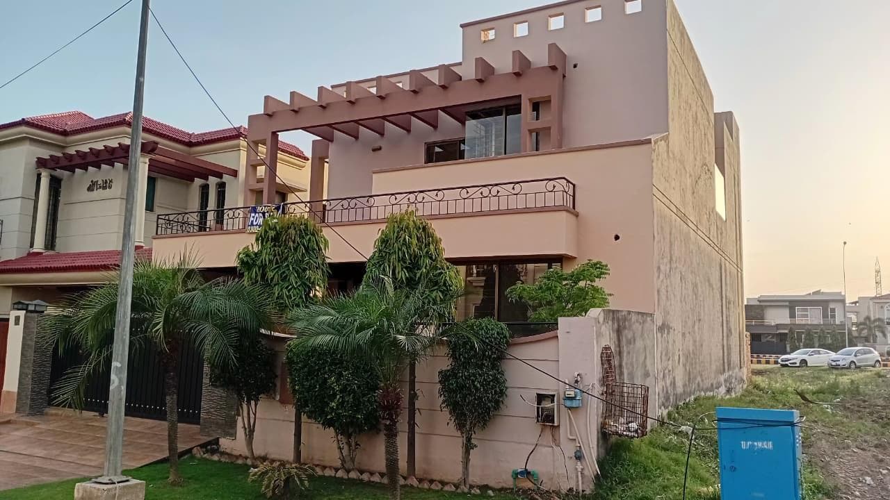 10 Marla Used House for sale in DHA, Lahore | TL-1204 Slide 1