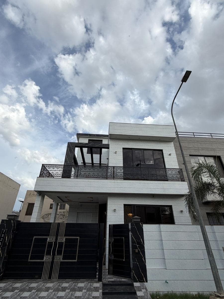 8 Marla Brand New House for sale in DHA, Lahore | TL-2528 Slide 1