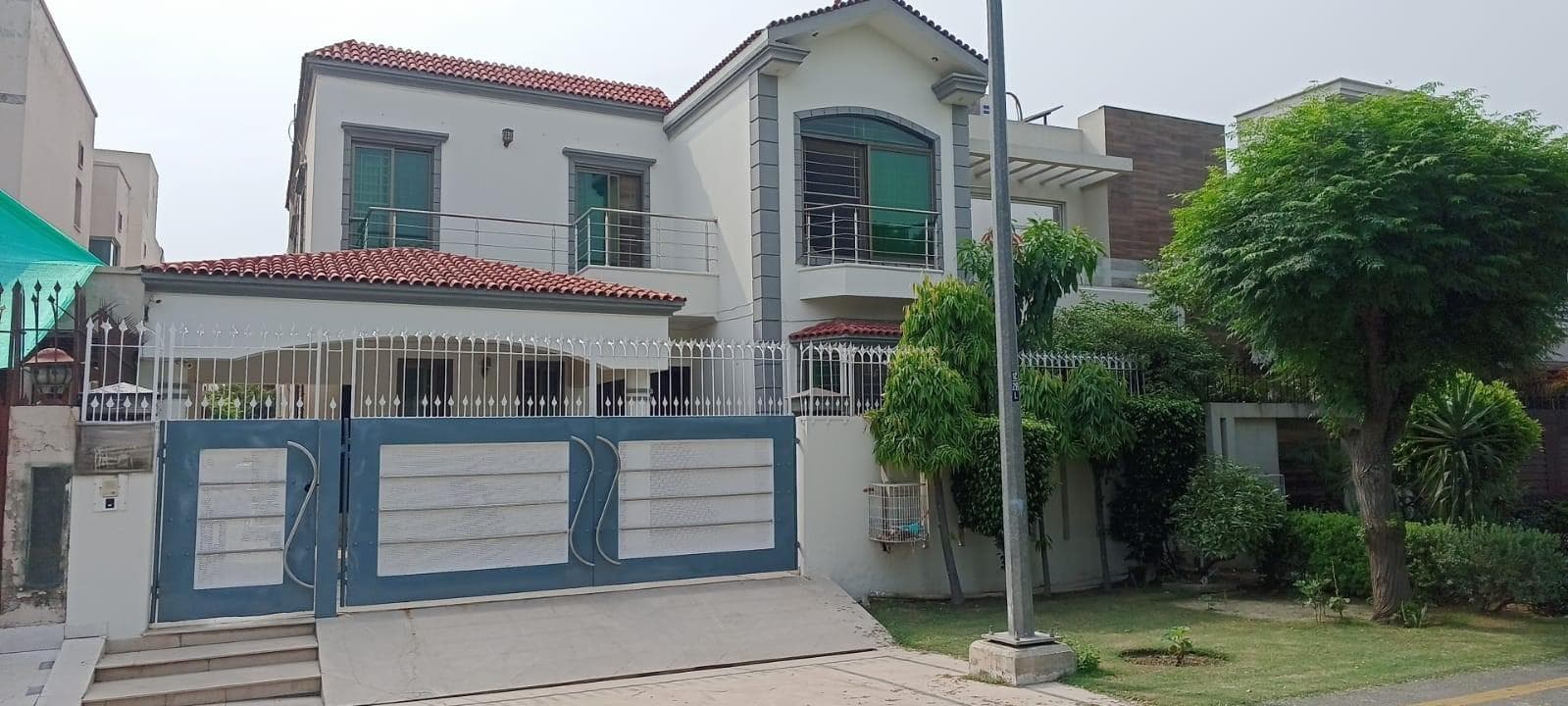 10 Marla Used House for sale in DHA, Lahore | TL-2694 Slide 1