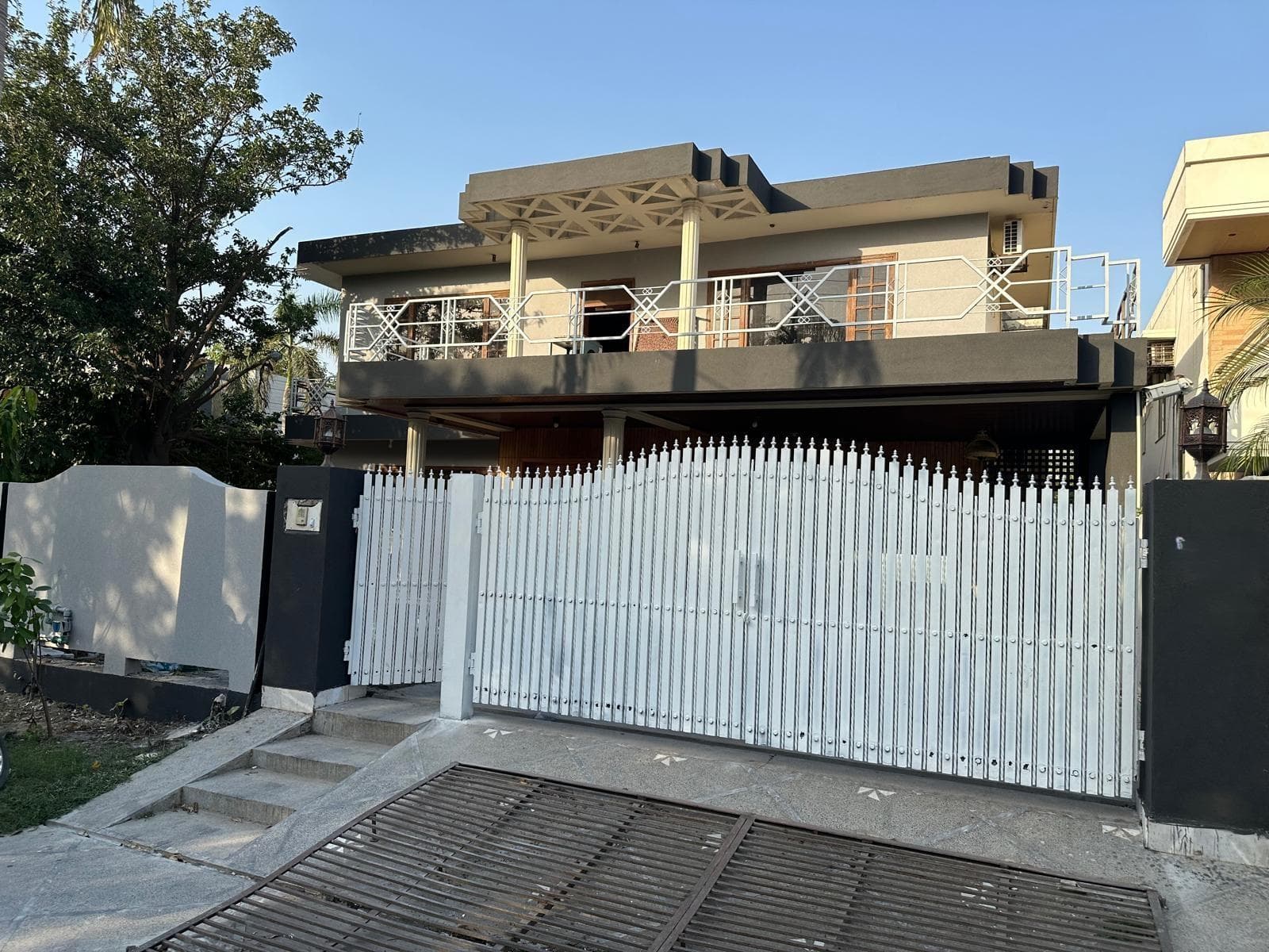 20 Marla Used House for sale in DHA Lahore, Lahore | TL-2744 Slide 1