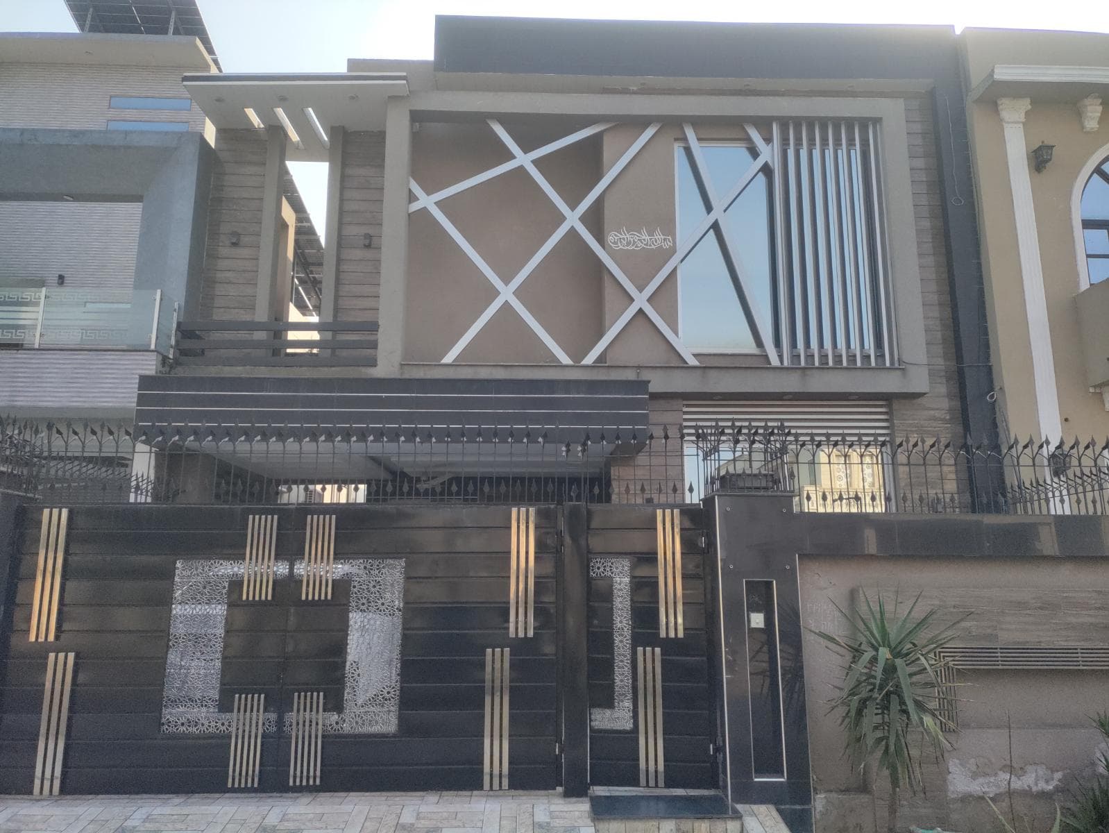 10 Marla Used House for sale in Paragon City, Lahore | TL-1541 Slide 1