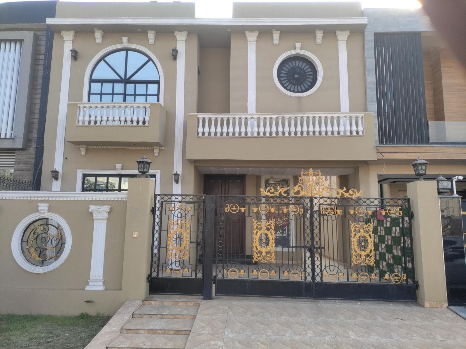 10 Marla Brand New House for sale in Paragon City, Lahore | TL-1540 Slide 1